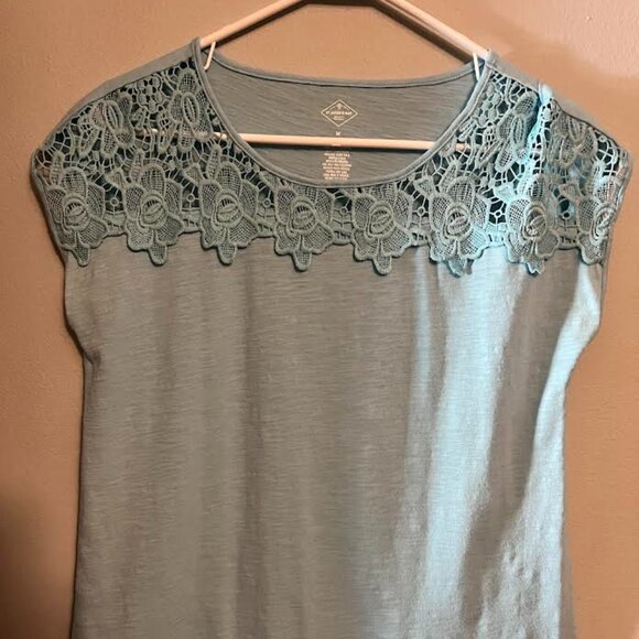 St John's Bay (Ladies) Short Sleeve Knit Top w/Lace Embellishment / Size M - Picture 3 of 7